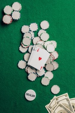 Auto Roulette live dealer table at lunatogel 24 with spinning wheel and betting interface